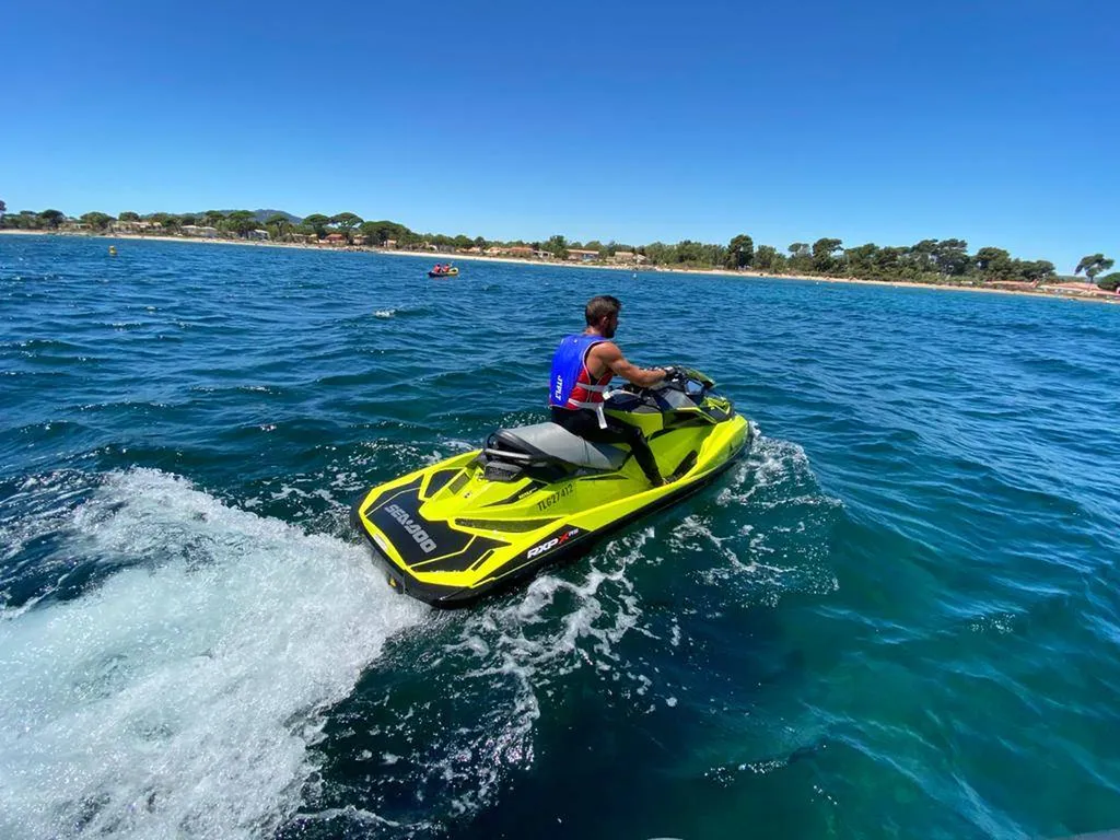 Location jet-ski SEA-DOO RXP-X 300 à Hyères