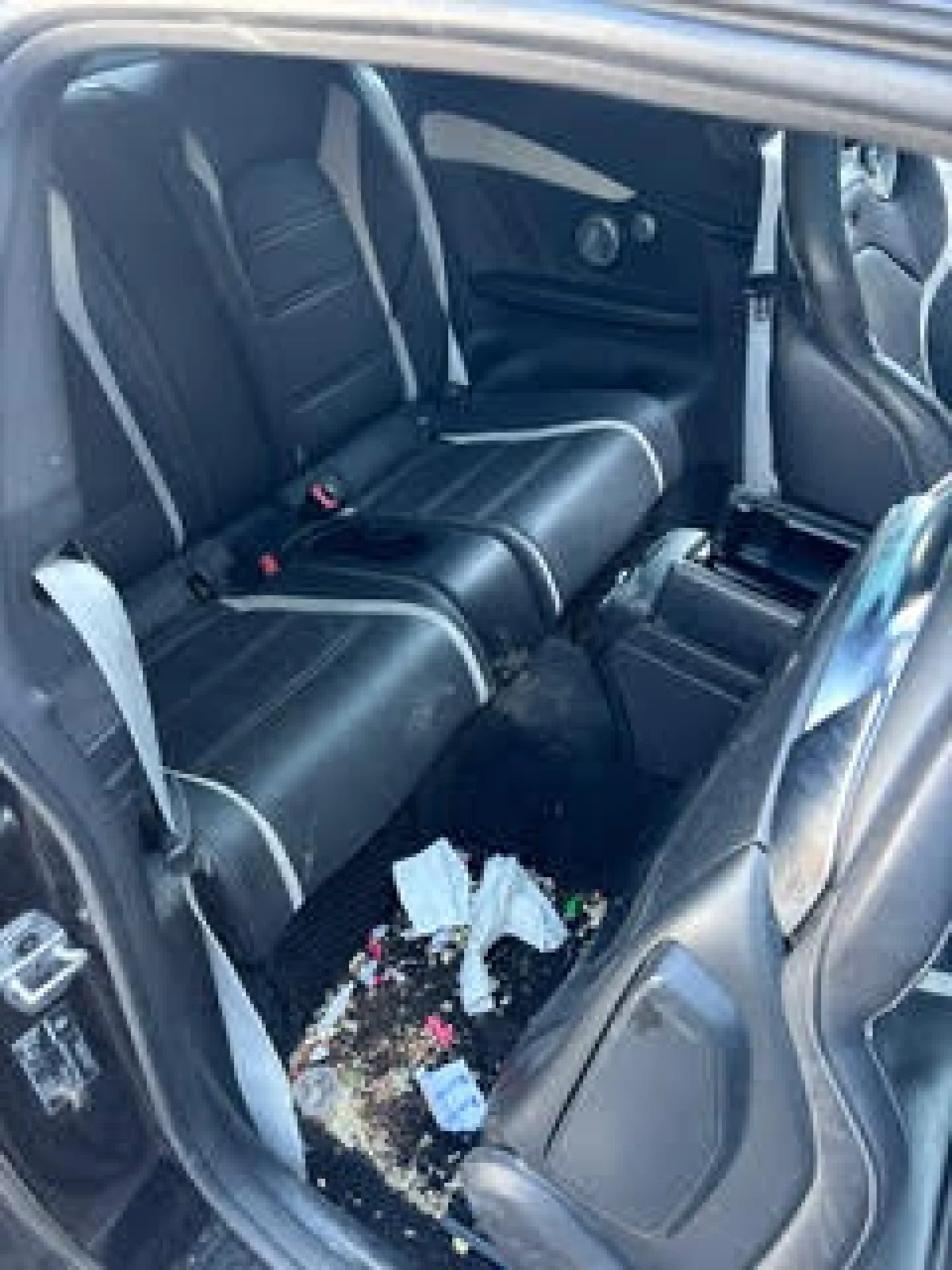 Remise à neuf d'une Mercedes C63 AMG – Nettoyage intérieur/exterieur haut de gamme