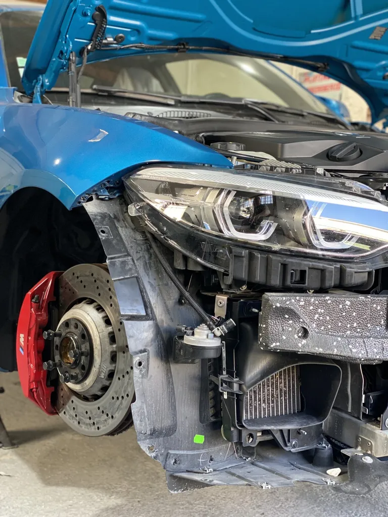 Personnalisation pour cette BMW M2 prêt de véhicule et franchise offerte proche d’Aubagne et de Marseille et on