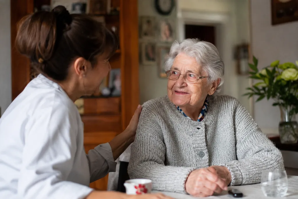 Alzheimer dans le Var : l’accompagnement à domicile adapté aux personnes âgées