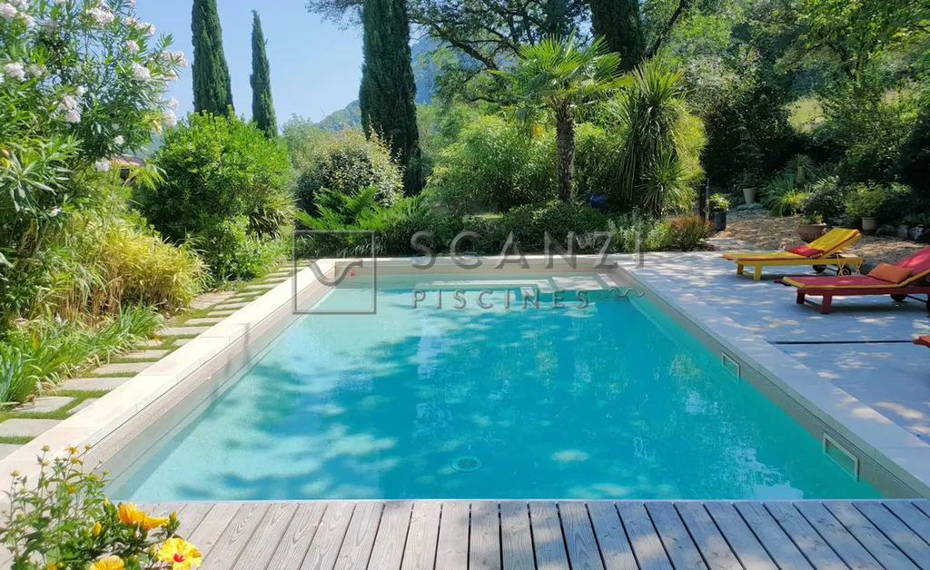 Entreprise spécialisée rénovation piscine Uzès