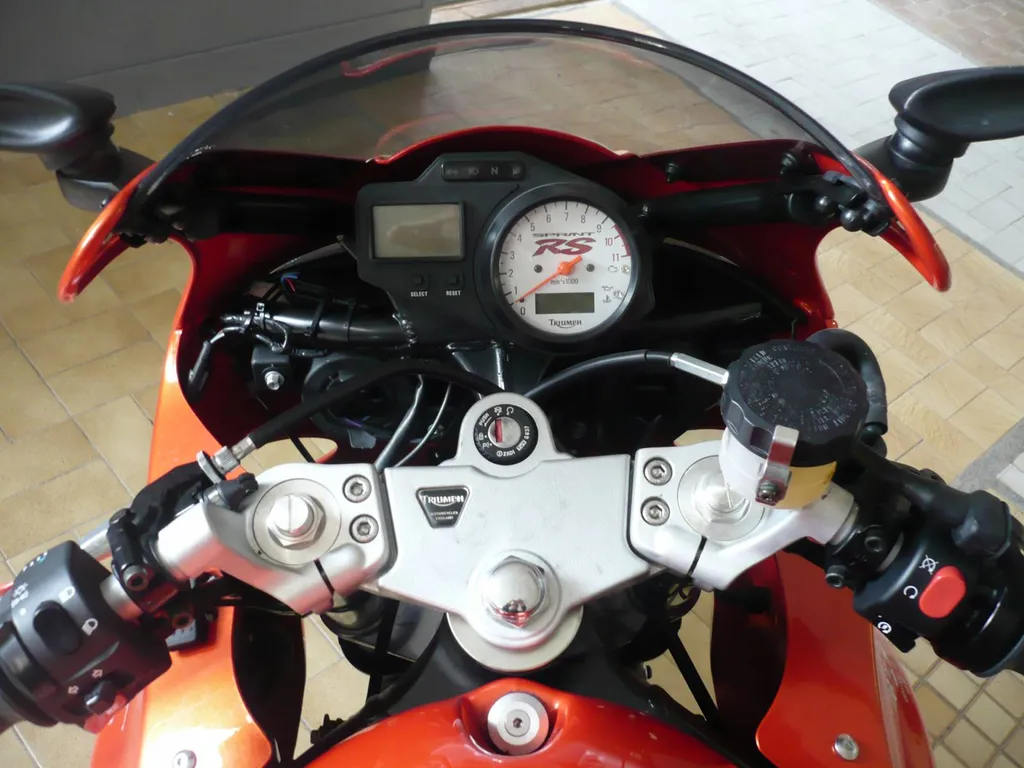 TRIUMPH SPRINT 955RS EN DEPOT VENTE