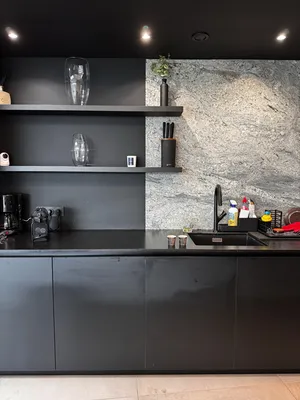 cuisine sur mesure mélange de fénix noir ingo et de granit