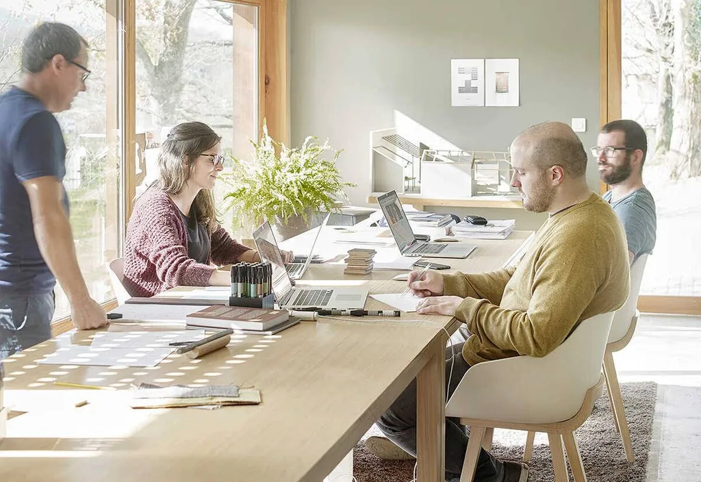 Bureau d'étude à Marseille avec chaises Klik Sokoa