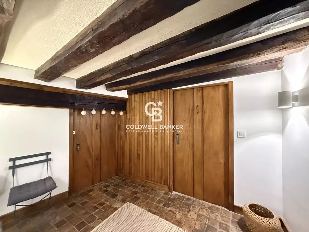 maison historique avec vue sur le chateau de laval à vendre