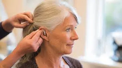personne de 75 ans appareillée
