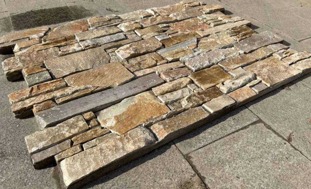 Parement en pierre naturelle Quartzite Dorée Pierre naturelle d'importation 