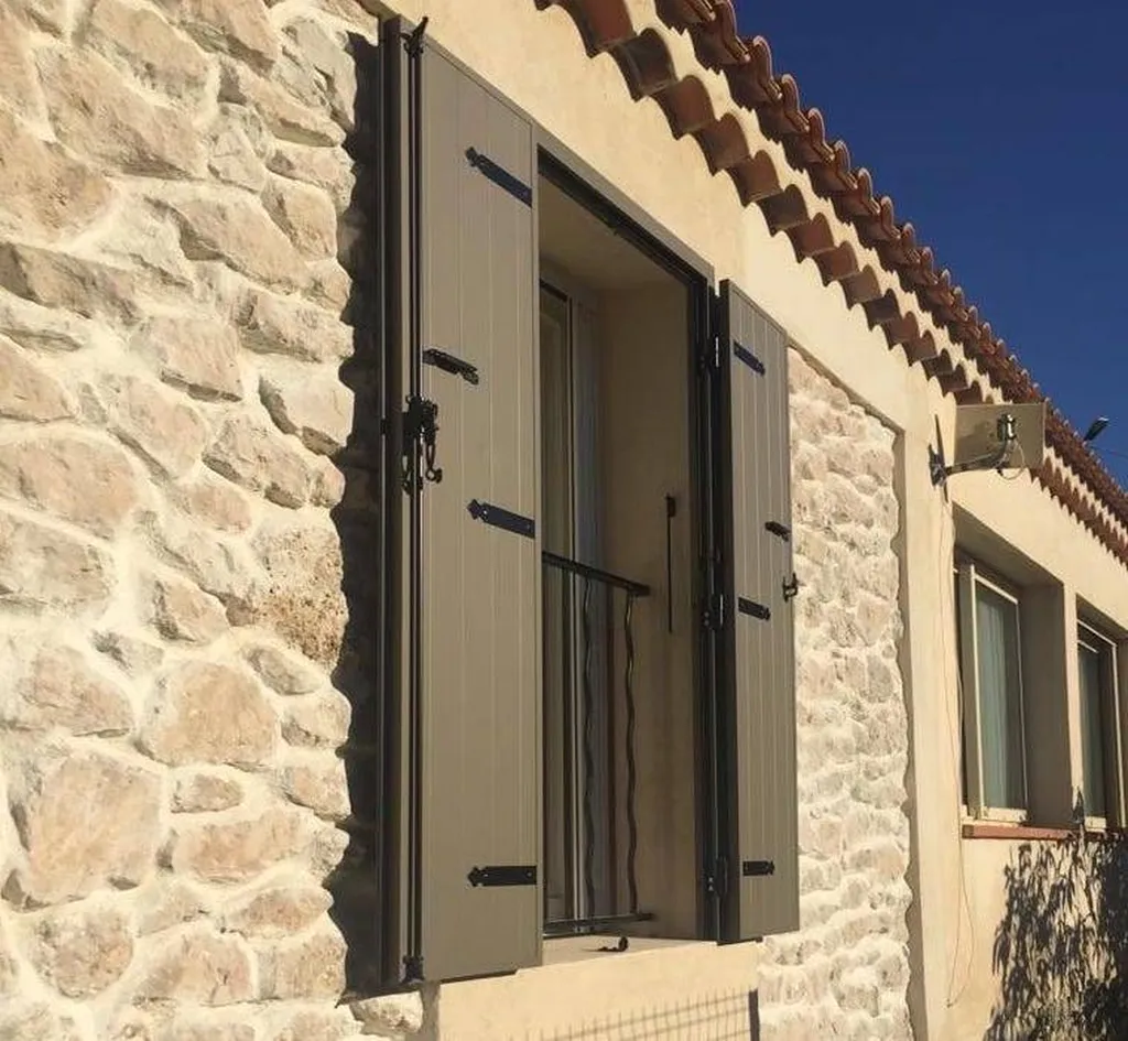 Pose de volets battants de marque TROTTER sur la couronne