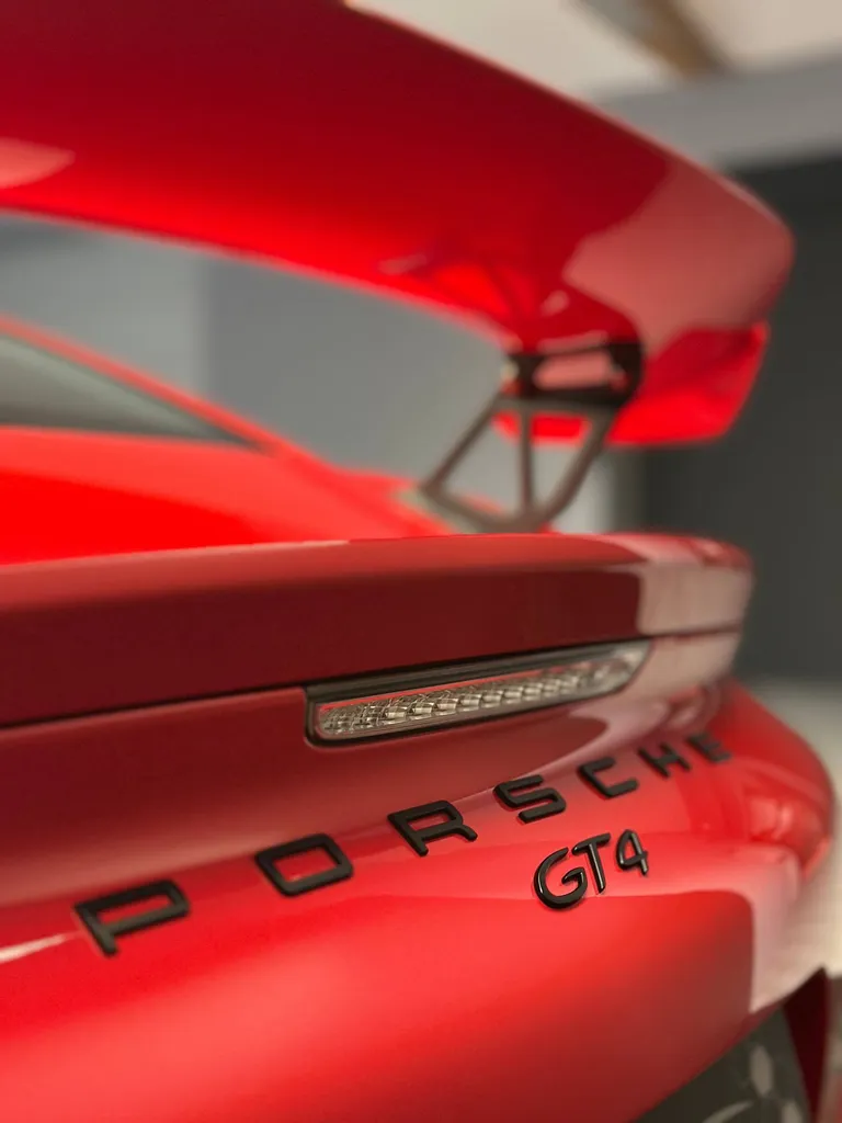Lustrage brillance sur une Porsche 981 Cayman GT4 proche Le Mans (72)