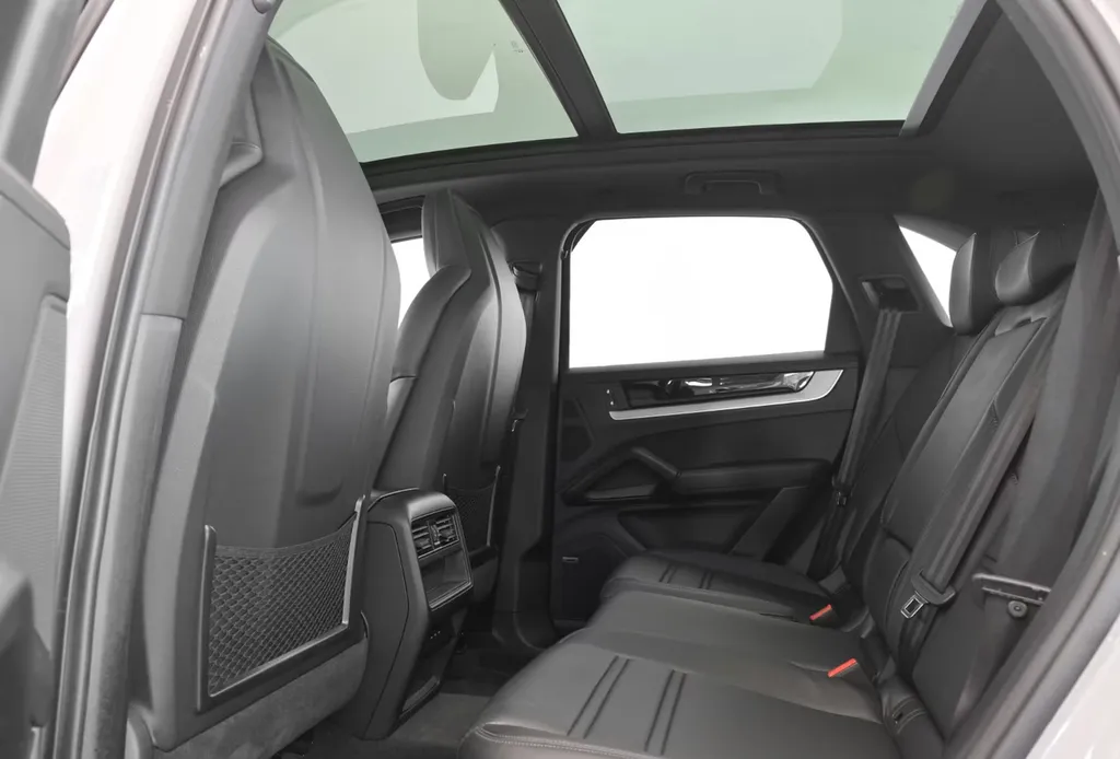 A vendre sur bordeaux Porsche Cayenne E-Hybrid 470 ch 2024 Facelift– Full Options – Garantie Porsche Approved