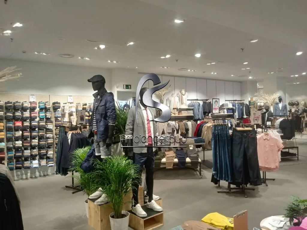 SOL DECORATIF EN BETON COULE SUR ANTIBES COTE D'AZUR