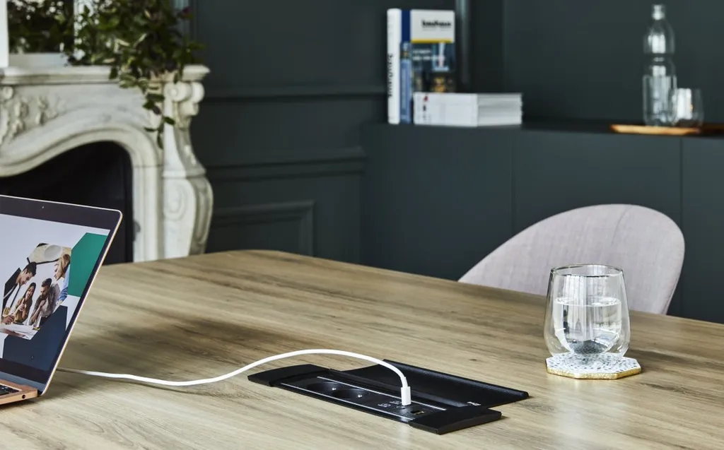 Médiaports professionnels design et connectés en région PACA : solutions sur mesure à Marseille, Aix-en-Provence et Toulon pour bureaux modernes