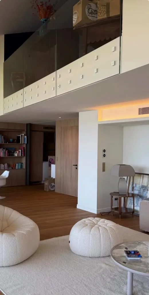 Intégration d'une porte blindée coupe-feu Silvelox Flamma 60 à fleur du mur dans un agencement Leicht, en coordination avec ATS, Sinopia et le cabinet Forma Archi