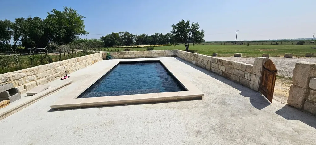 MARGELLES EN PIERRE NATURELLE DU MAROC - NIMES ANTIQUES AU FORMAT 40 X LL X 7.5 CM FINITION VIEILLIE