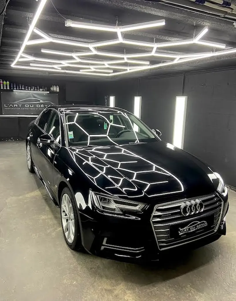 Travail de detailing professionnel sur cette AUDI A4 à Creuzier-le-Vieux près de Moulins