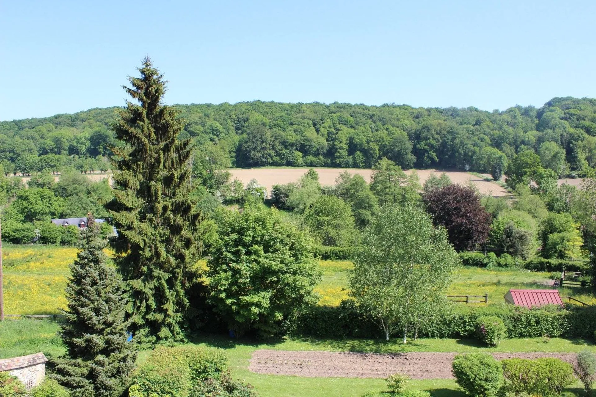 A acquérir ancien presbytère du 18ème siècle avec une cheminée d’époque à 20 minutes de Honfleur 14600