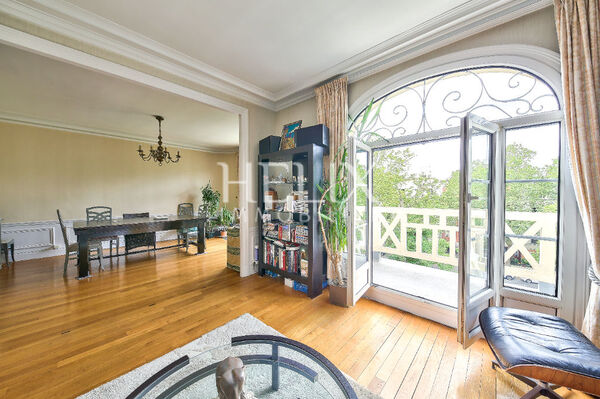 Appartement 5 pièces de 127 M² avec balcon