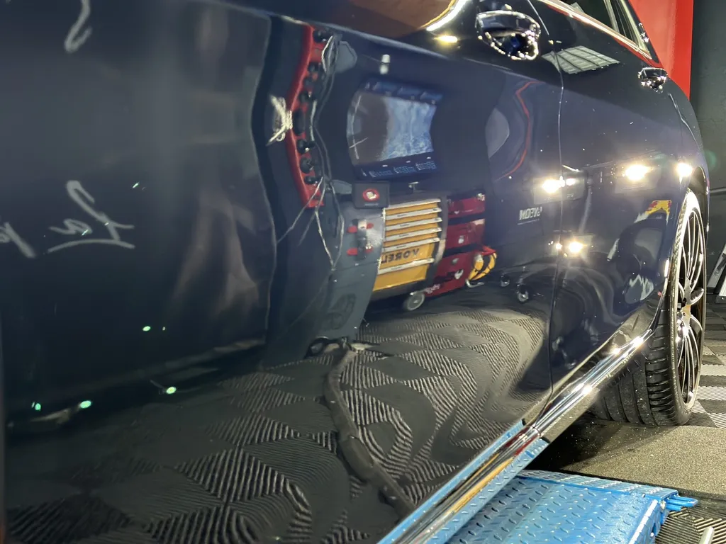 polissage carrosserie DETAILING traitement céramique lyon Mercedes Maybach