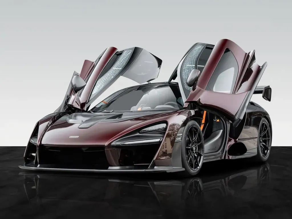 McLaren Senna vue latérale profil carbone – Hypercar exclusive disponible à Bordeaux