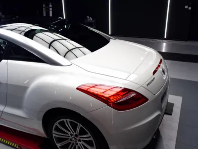 Protection et traitement céramique longue duré posé chez un spécialiste de la protection sur cette Peugeot RCZ