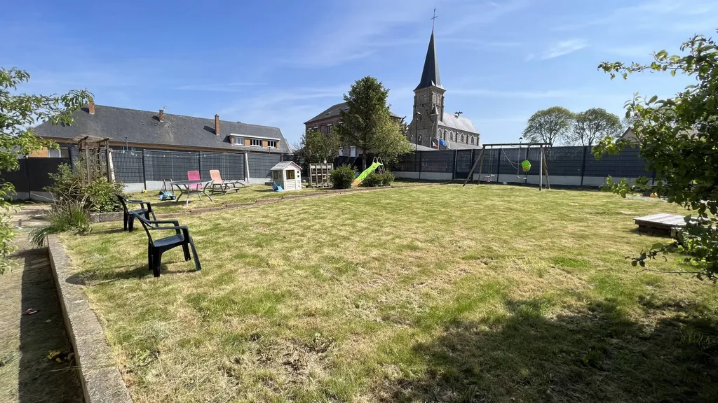 Découvrez cette chaleureuse longère, offrant des prestations de qualité à moins de 3h00 de Paris via l'autoroute A16 et A29.