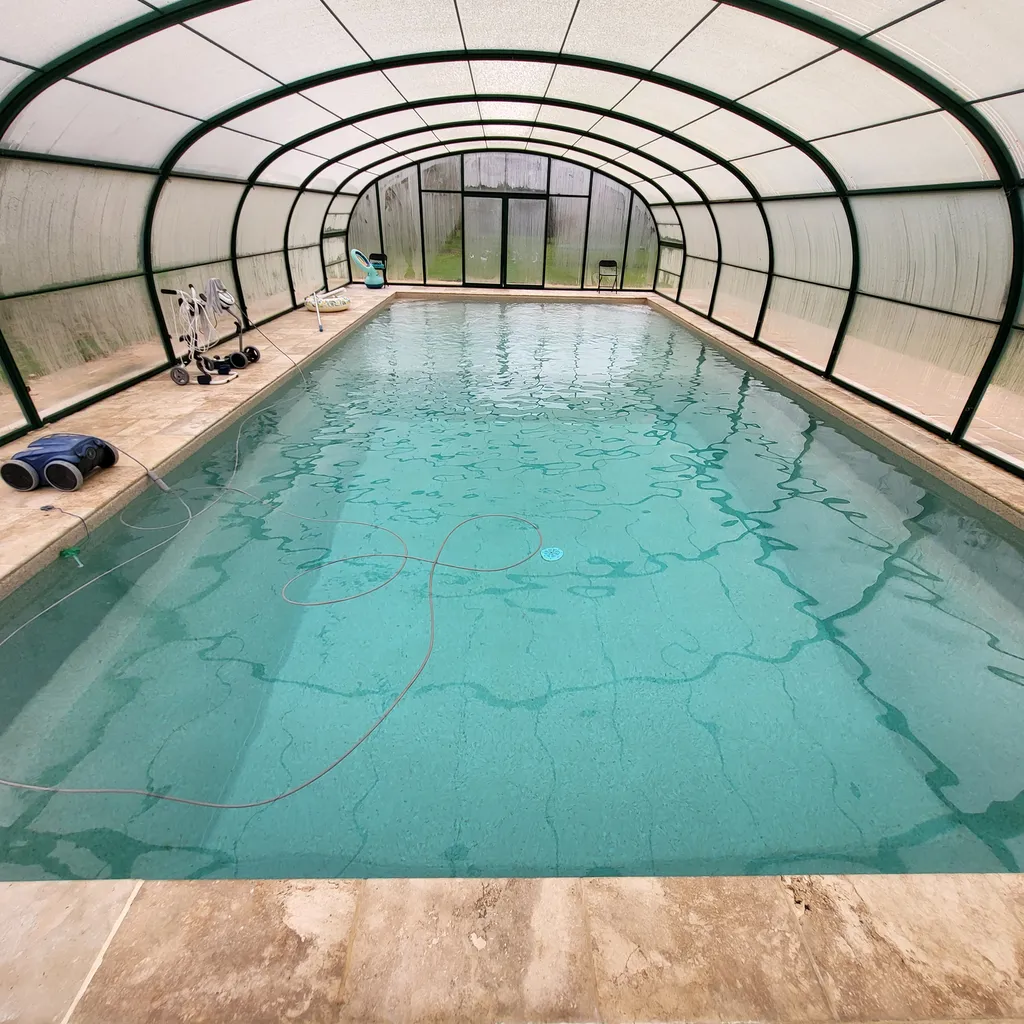 Identification d'une fuite non apparente sur piscine liner par un spécialiste à Châteauroux sans casse ni vidange