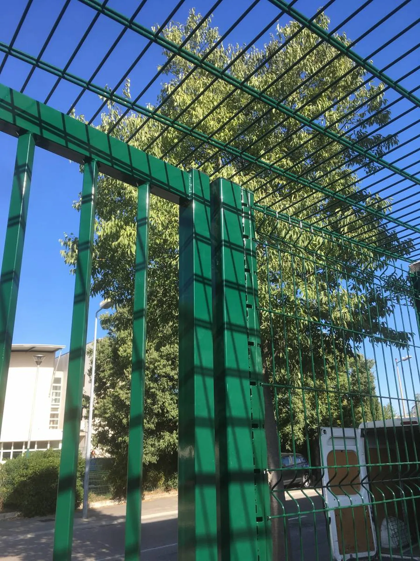 fermeture d'un local poubelle