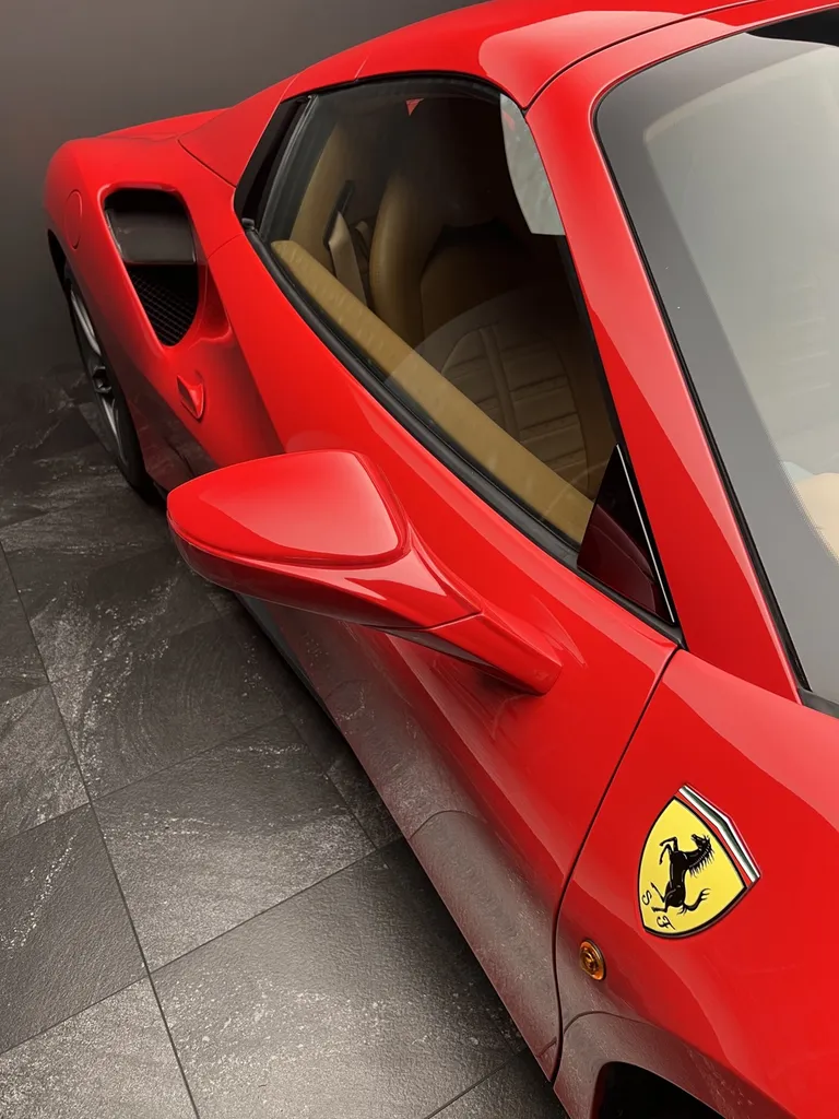 Pose d’un PPF pour protéger la carrosserie sur une Ferrari 488 Spider avec DSP Service Le Mans