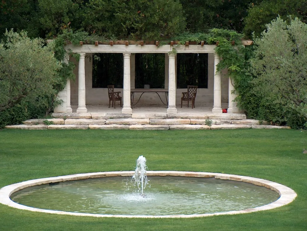 Encadrement massif en pierre d'Estaillades