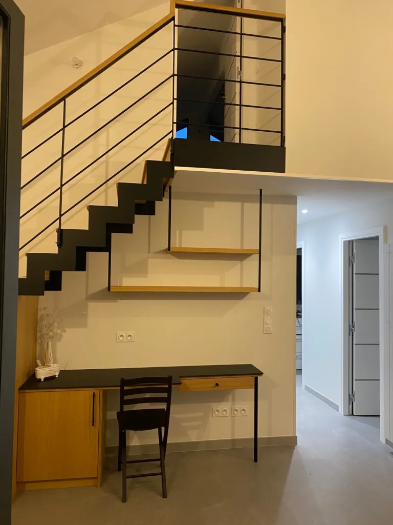  Fabrication d’un escalier bois un métal avec bureau intégré sur la commune de Sanguinet