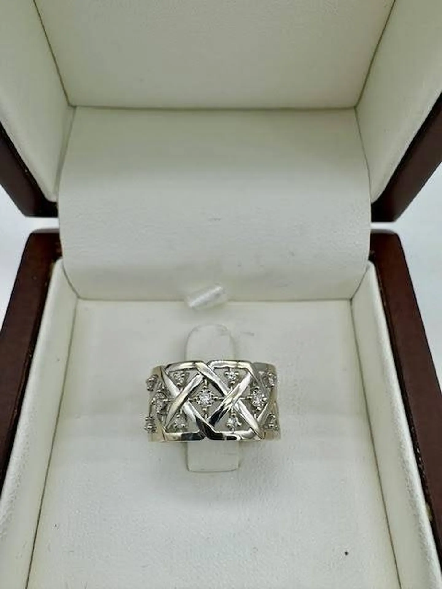 Éclat et Élégance : La Bague en Or Blanc et Diamants à Découvrir chez Bijouterie Or Ligne près de Gujan Mestras
