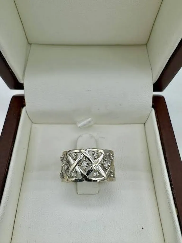 Éclat et Élégance : La Bague en Or Blanc et Diamants à Découvrir chez Bijouterie Or Ligne près de Gujan Mestras