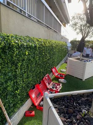 Pose du grillage plié sur mesure et feuillage artificiel à Nice