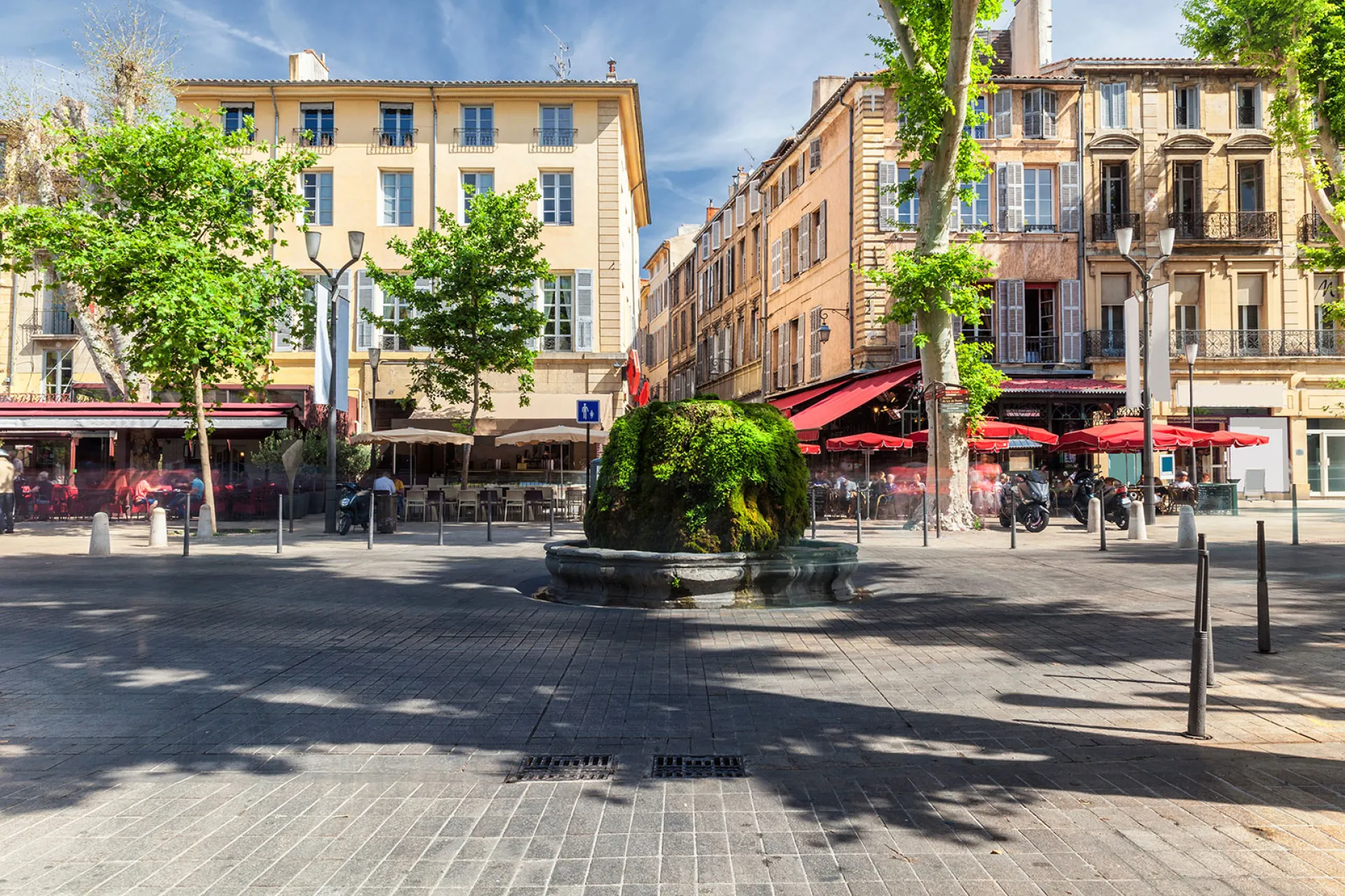 Cours Mirabeau à Aix-en-Provence : Marchés, Cafés Historiques et Balade à 20 Minutes de thecamp Hotel