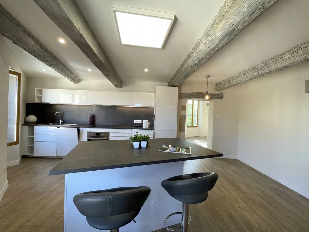 Capitale du Comtat Venaissin, appartement duplex aux vues fantastiques   