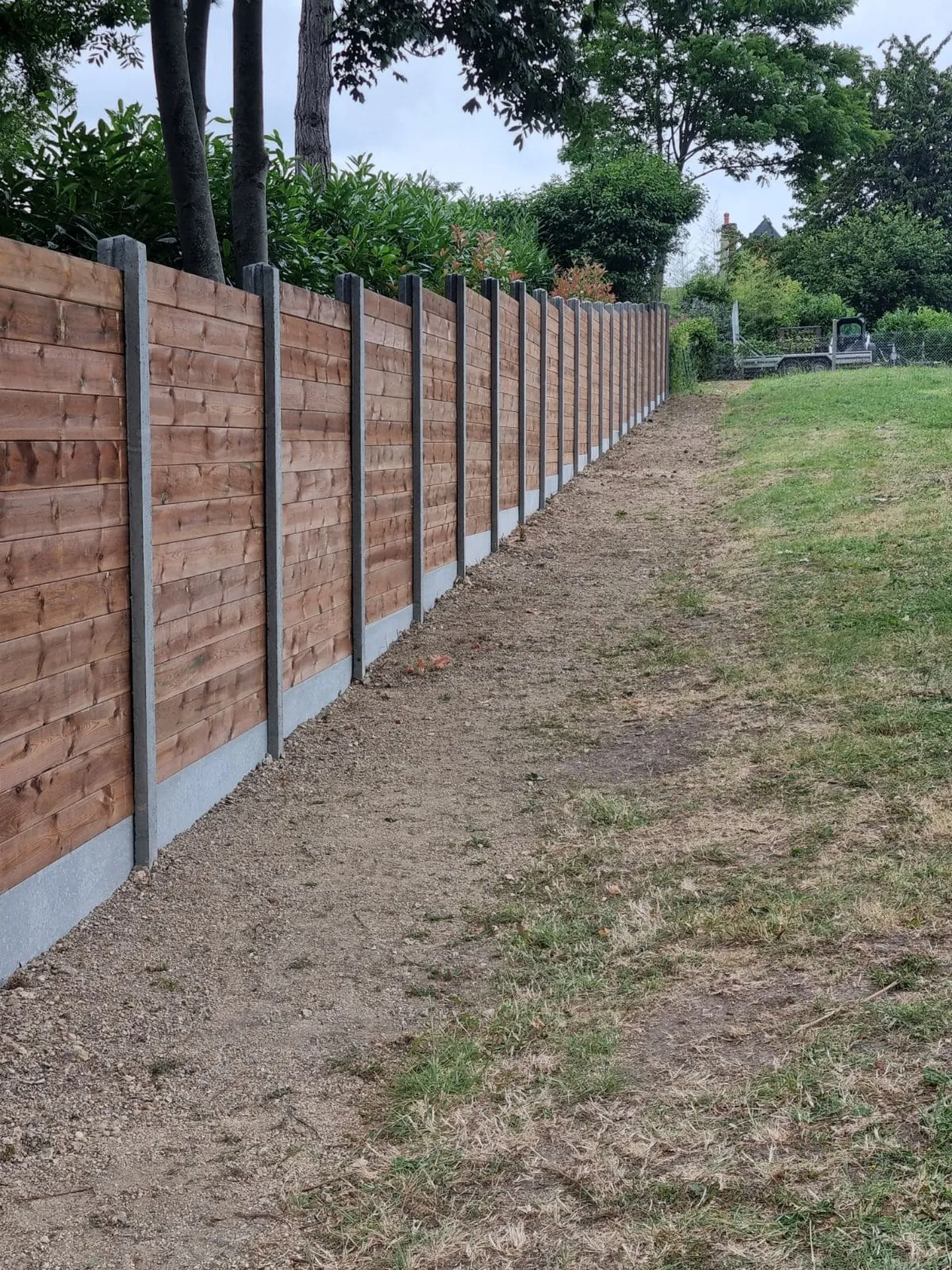 Installation de Clôture Occultante Mixte Béton et Bois, Lames Horizontales Sur-Mesure à Bernay dans l'Eure 27 et Serquigny