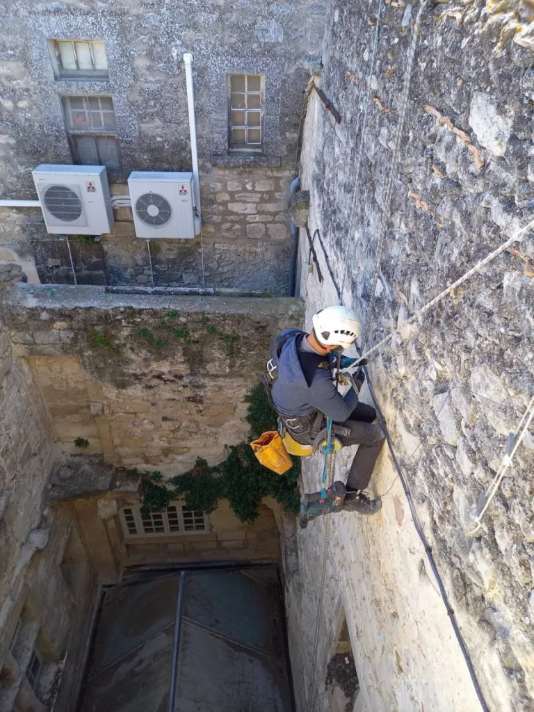 travaux cordistes anti pigeon les baux de provence 13
