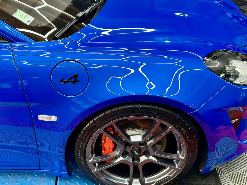 film de protection PPF alpine A110 Lyon traitement céramique protection carrosserie voiture de sport