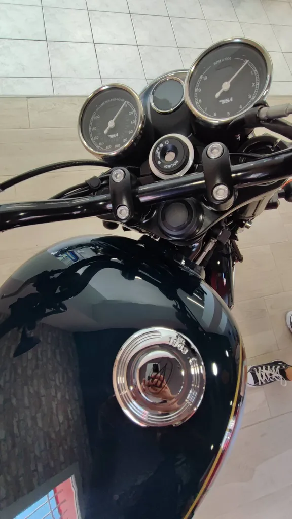 MOTO NEUVE BSA GOLD STAR 650 HIGHLAND GREEN A SANARY SUR MER