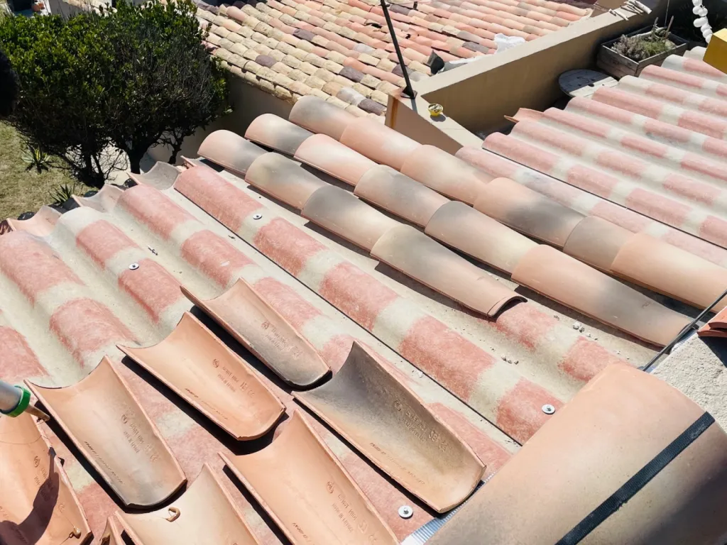 Réfection d’une toiture de maison en P.S.T Canal près de Aix en Provence.