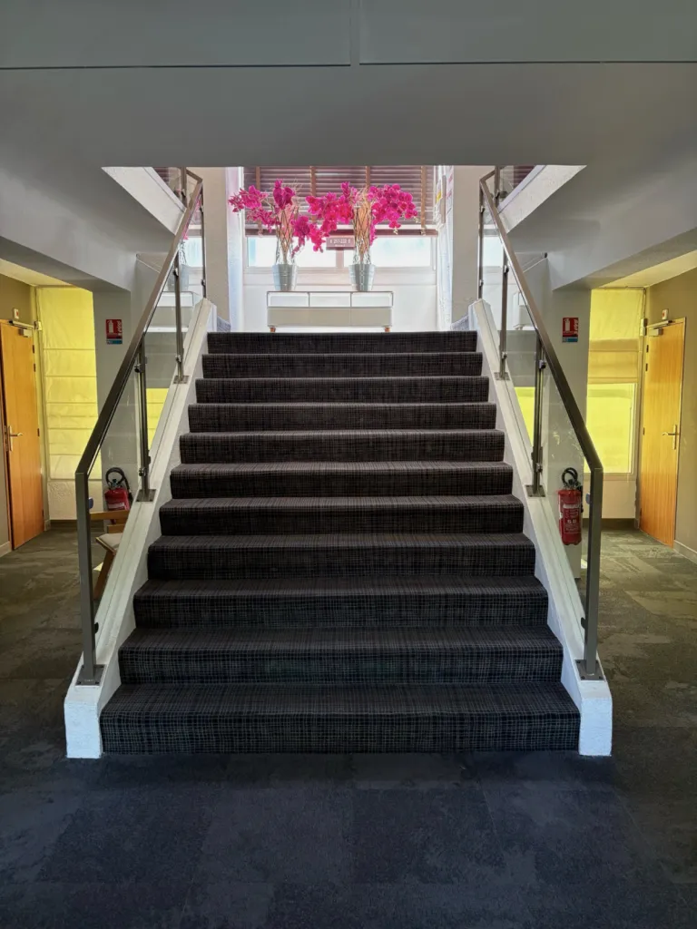 Maintenance d’extincteurs dans un hôtel spa à La Ciotat : une sécurité maîtrisée