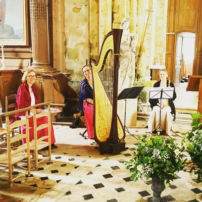 Vivez un mariage médiéval inoubliable avec une wedding planner spécialisée pour créer une célébration authentique et magique