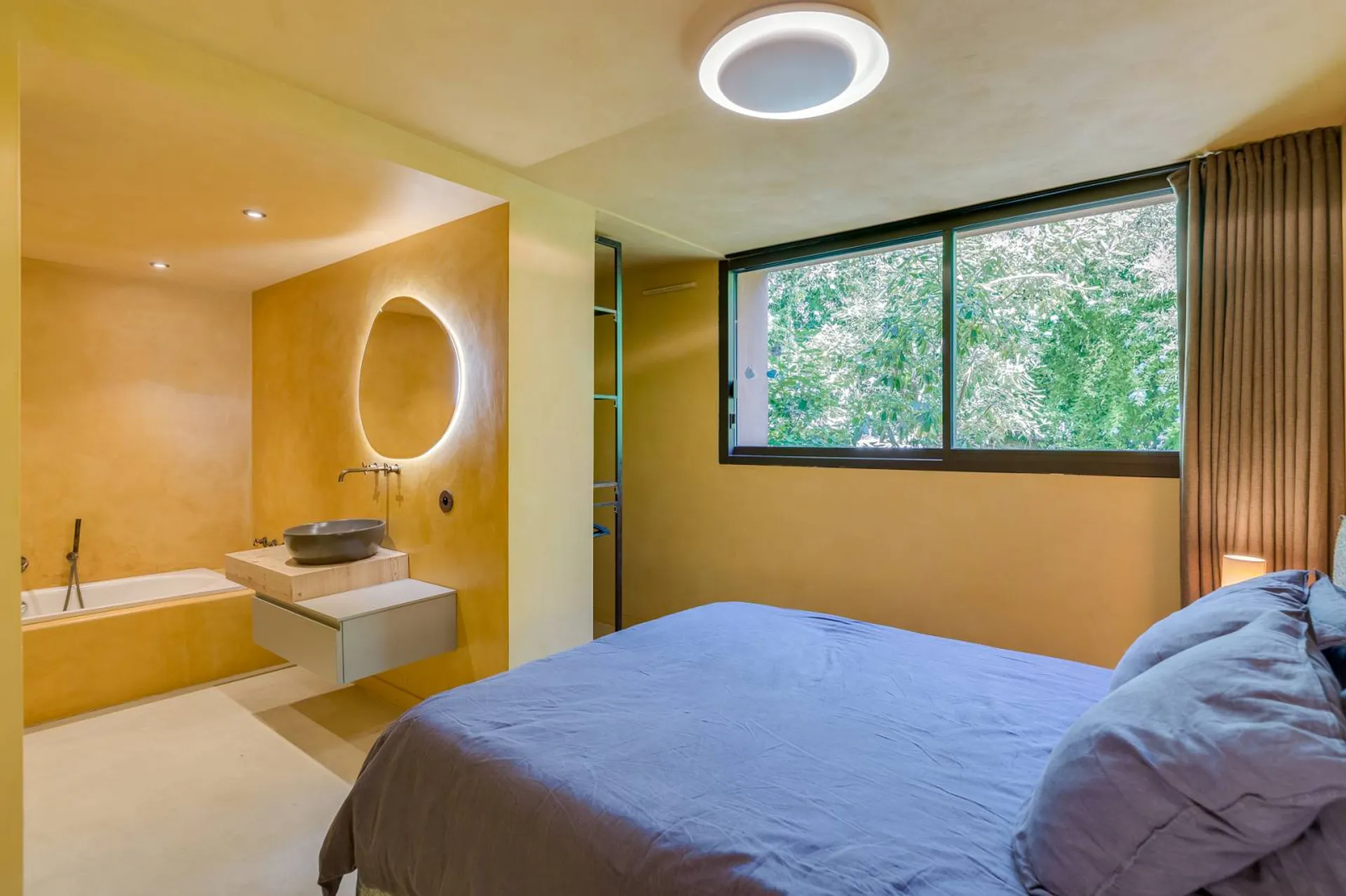 Maison moderne Cassis  nichée à l'abri des regards bénéficiant d'un panorama exceptionnel sur la baie