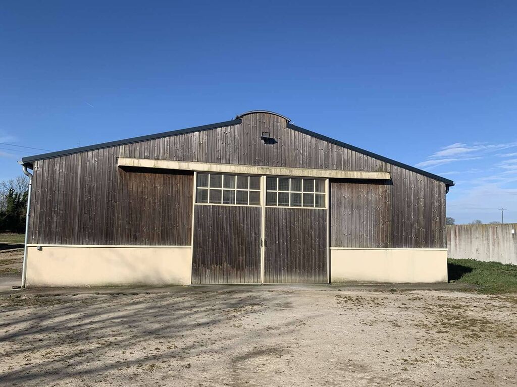 Entre VIMOUTIERS (61120) et ORBEC (14290), A VENDRE HARAS avec 39 ha
