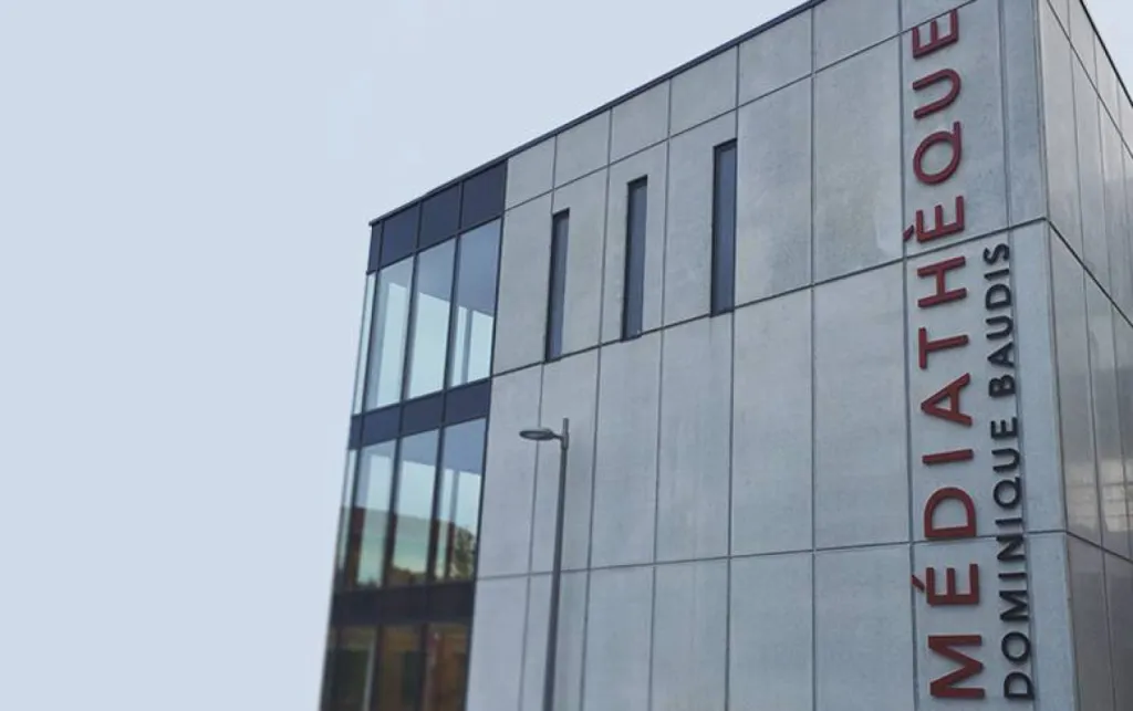 enseigne avec lettrage PVC auterive