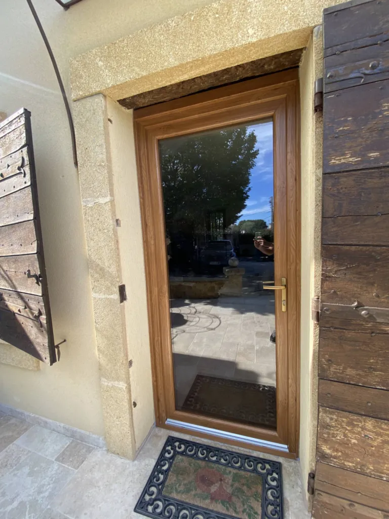 porte-fenêtre en PVC colorie chêne