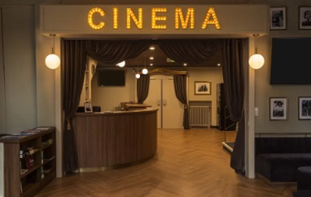 réalisation de signalétique intérieur pour un cinéma en région PACA 