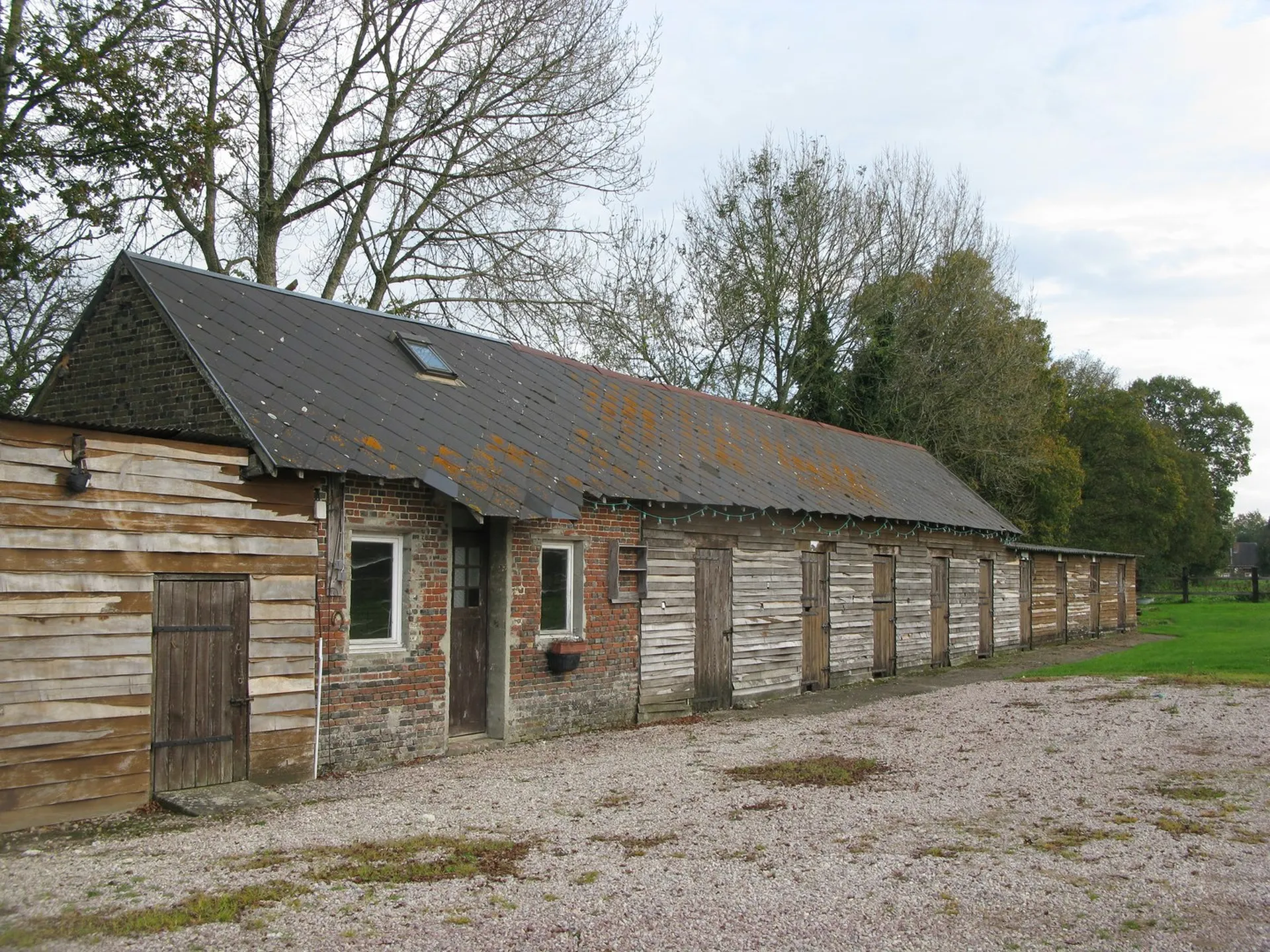 MAISON AVEC BOXES POUR CHEVAUX, PROCHE MER, CALVADOS 14, NORMANDIE
