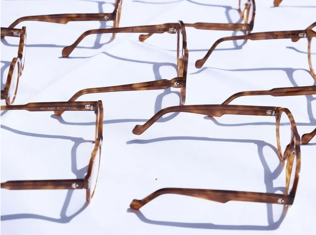 lunettes écaille claire, en acétate, made in France. A essayer chez Bellevue Optique, proche de Ramonville Saint agne