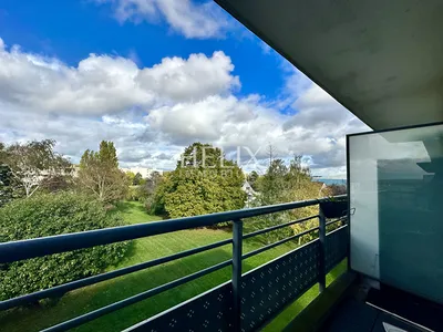 Sous compromis à Plaisir pour cet appartement de 3 pièces avec 2 chambres au dernier dernier étage de la résidence Petit Bontemps